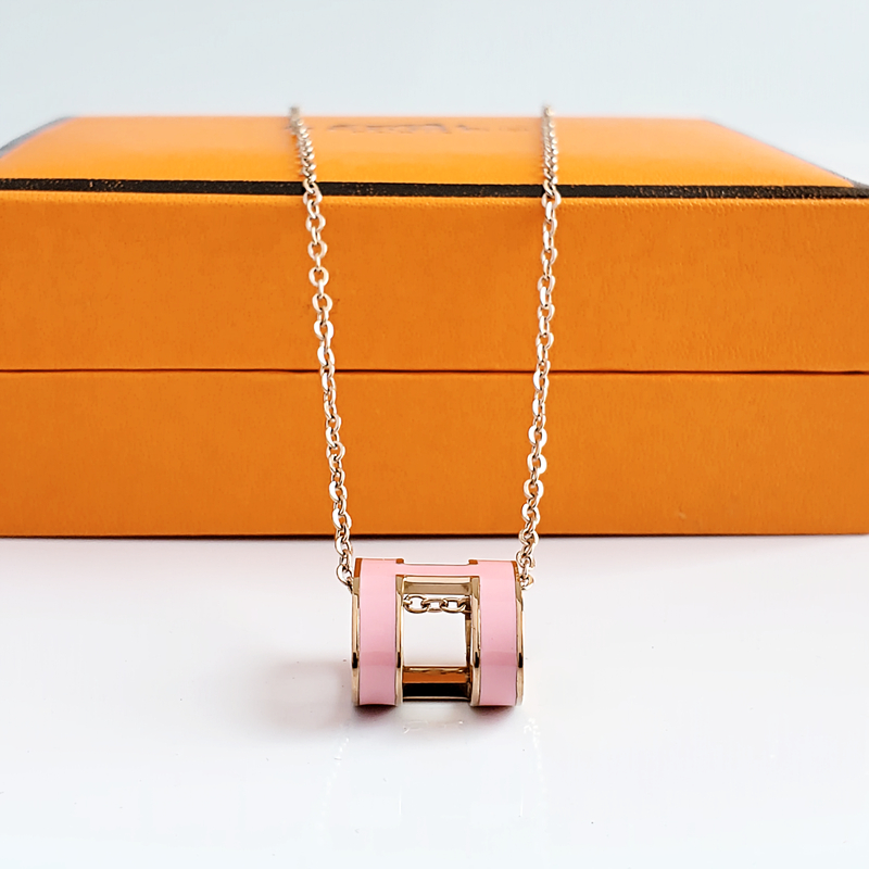 High Quality Designer Design Titanium Steel Women's Necklace Classic 90s Retro Style Necklace
High Quality Designer Design Titanium Steel Women's Necklace Classic 90s Retro Style Necklace