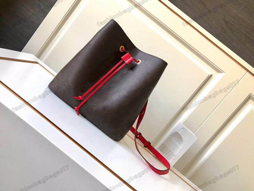 2022 NEONOE Fashion Women's Designers Bags M44022 Bucket Bag Handbags Monograms Flower Letters Purses Luxurys Genuine Leather Shoulder Crossbody
2022 NEONOE Fashion Women's Designers Bags M44022 Bucket Bag Handbags Monograms Flower Letters Purses Luxurys Genuine Leather Shoulder Crossbody
