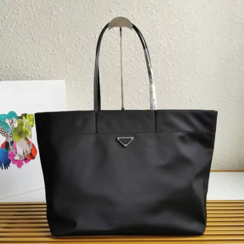 Designer Brands Shopping Bags Women Triangle Label Waterproof Leisure Travel Bag Large Capacity Nylon Mommy Tote Ladies Shoulder Bag Handbag
Designer Brands Shopping Bags Women Triangle Label Waterproof Leisure Travel Bag Large Capacity Nylon Mommy Tote Ladies Shoulder Bag Handbag