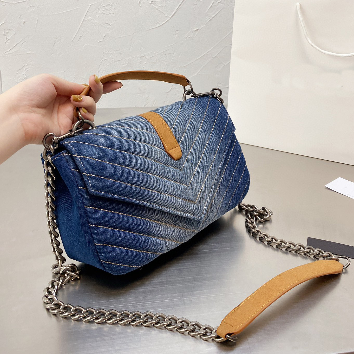 Cowboy bag Chain Envelope Luxury Designer Brand Fashion Shoulder Bags Handbags High Quality Women Letter Purse Phone bag Wallet Metallic lady Artwork, No bags
Cowboy bag Chain Envelope Luxury Designer Brand Fashion Shoulder Bags Handbags High Quality Women Letter Purse Phone bag Wallet Metallic lady Artwork, No bags