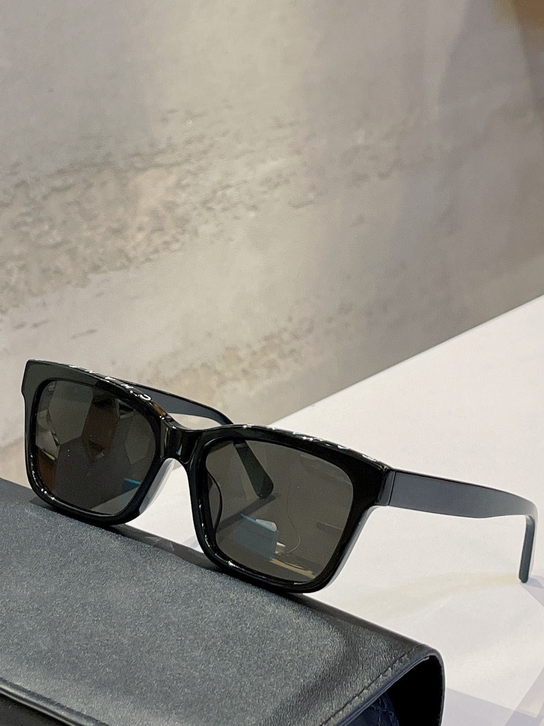 Top ch Original high quality 5417 Designer Sunglasses men famous fashionable Classic retro luxury brand eyeglass fashion design
Top ch Original high quality 5417 Designer Sunglasses men famous fashionable Classic retro luxury brand eyeglass fashion design