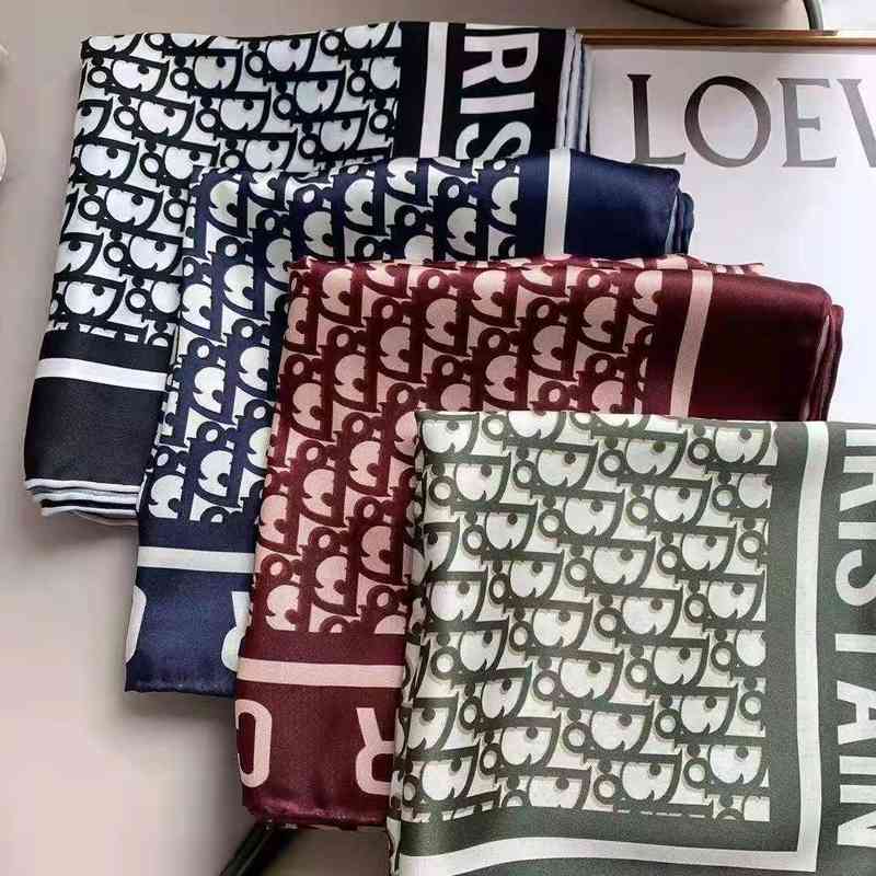Brand D 2022 spring d letter imitation silk scarf Satin 90cm large square decorative Scarf Shawl manual crimping NM41 XS6W
Brand D 2022 spring d letter imitation silk scarf Satin 90cm large square decorative Scarf Shawl manual crimping NM41 XS6W