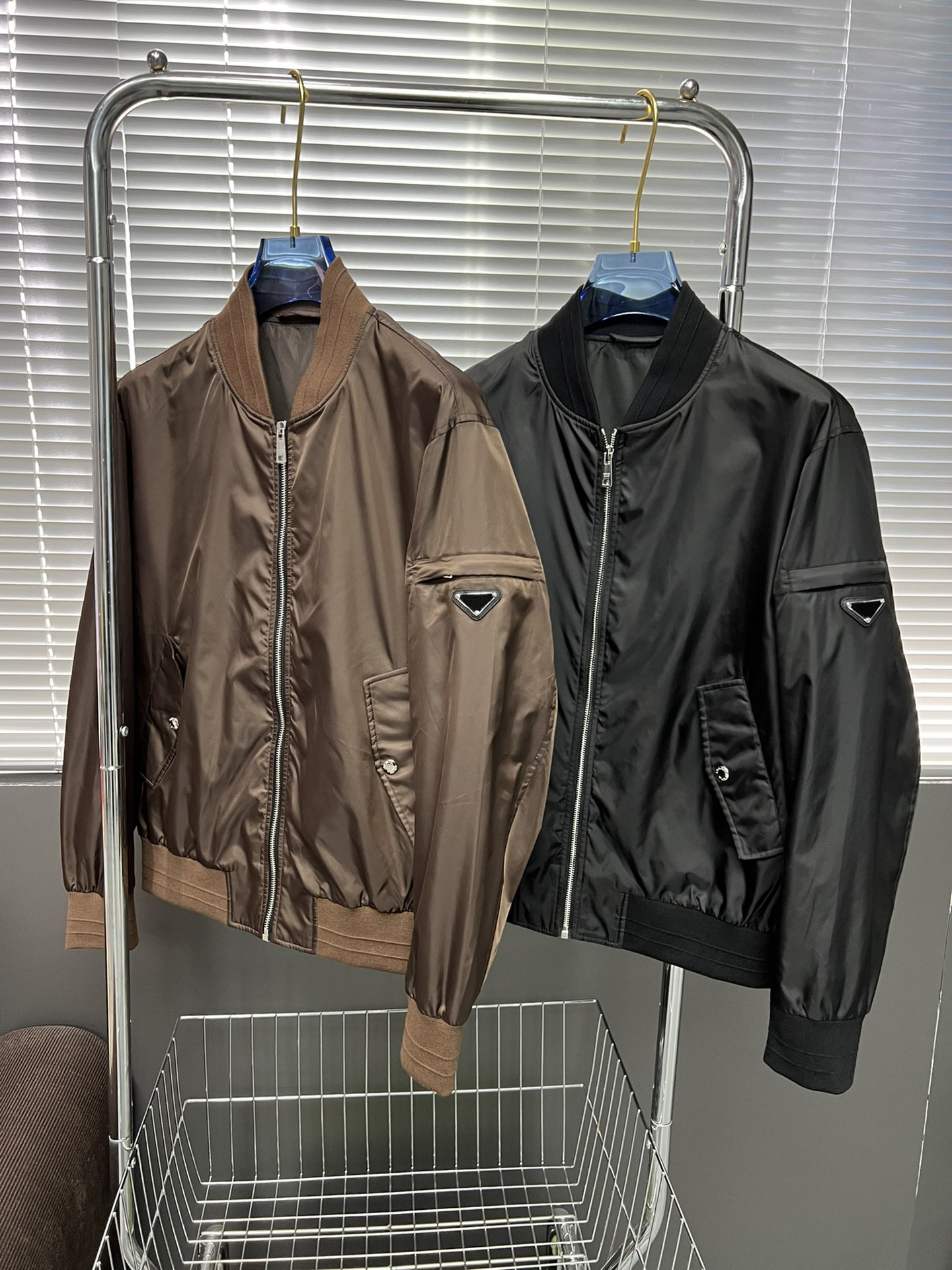 Spring 2022 new fashion men's designer high quality jacket ~ American size stand collar jacket ~ fashion trend men's baseball collar jacket, Black
Spring 2022 new fashion men's designer high quality jacket ~ American size stand collar jacket ~ fashion trend men's baseball collar jacket, Black