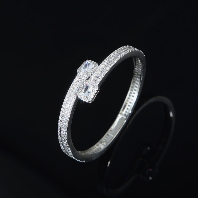 Iced out bling cz paved heart square clip bracelet bangle with gold silver plated hip hop punk jewelry for women women wholesale