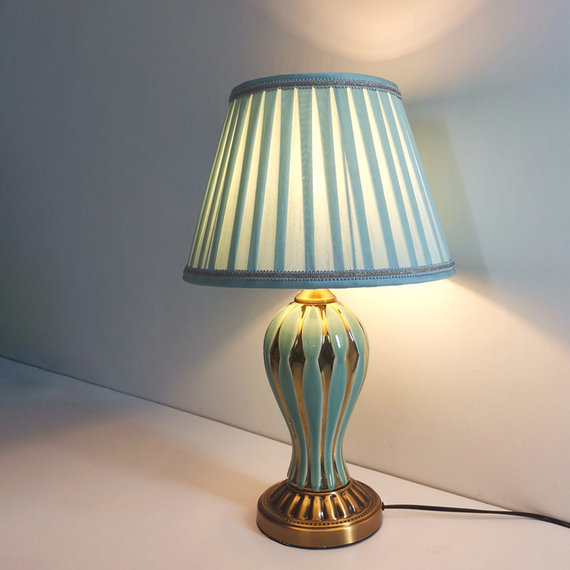 Pastoral Style Ceramic Vase Table Lamp For Bedroom Living Room European retro Study desk lights Fabric Decor Light fixture
Pastoral Style Ceramic Vase Table Lamp For Bedroom Living Room European retro Study desk lights Fabric Decor Light fixture