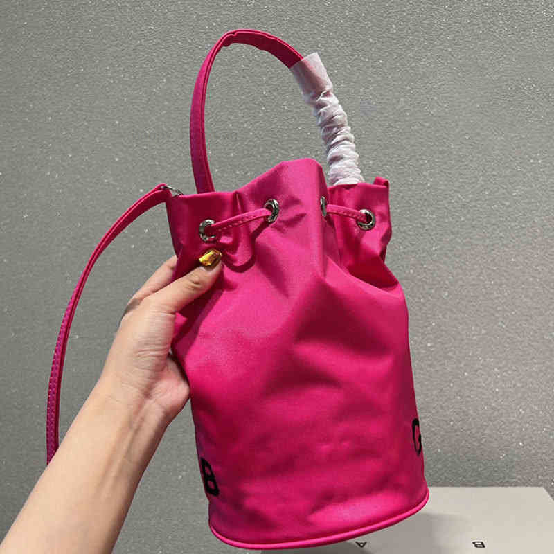 Bags Shoulder Brand luxury design Vintage bucket bag 2022 women's fashion retro 812, Black
Bags Shoulder Brand luxury design Vintage bucket bag 2022 women's fashion retro 812, Black