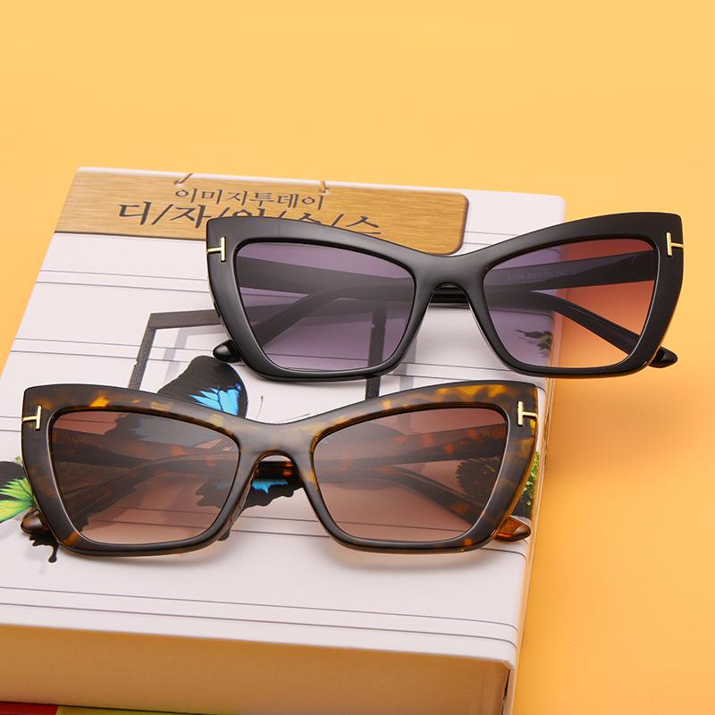 Sunglasses Luxury Hight Quality Women Vintage Leopard Brand Desiger Shade Sun Glasses Drivinig Goggle UV400 Fashion 2022
Sunglasses Luxury Hight Quality Women Vintage Leopard Brand Desiger Shade Sun Glasses Drivinig Goggle UV400 Fashion 2022