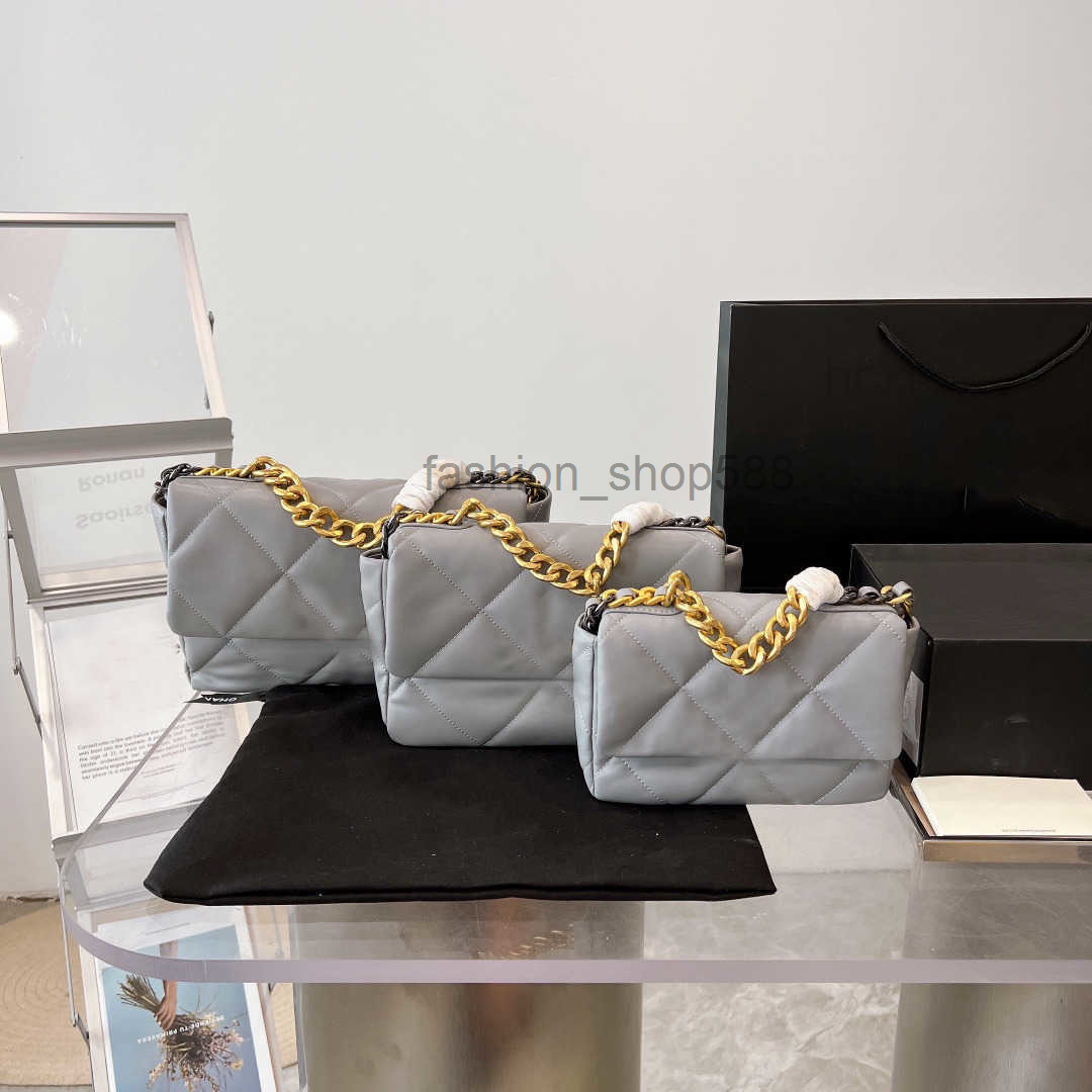 designer large 2022 Hot Selling Women Luxury Shoulder Crossbody Handbag Bag Popular 19 Purse Top Handle Decorate Gold and Silver Metal Small Mediun Large 2022
designer large 2022 Hot Selling Women Luxury Shoulder Crossbody Handbag Bag Popular 19 Purse Top Handle Decorate Gold and Silver Metal Small Mediun Large 2022