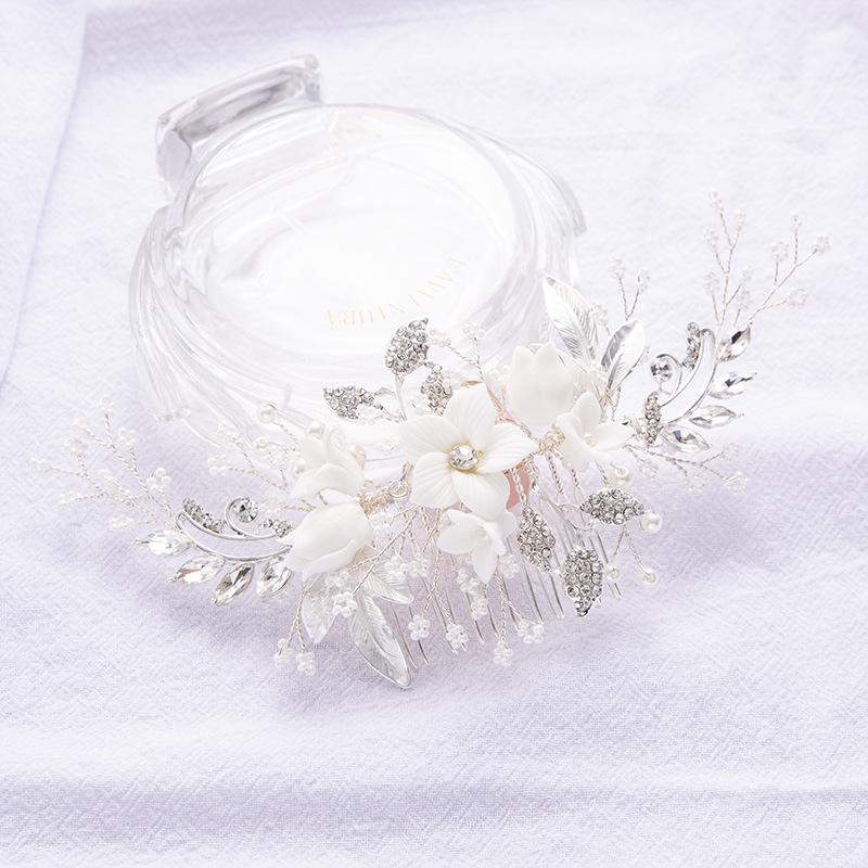 Headpieces Handmade Ceramic Flowers White Silver Color Pearl Crystal Wedding Hair Combs Accessories Tiara Para NoivasHeadpieces
Headpieces Handmade Ceramic Flowers White Silver Color Pearl Crystal Wedding Hair Combs Accessories Tiara Para NoivasHeadpieces