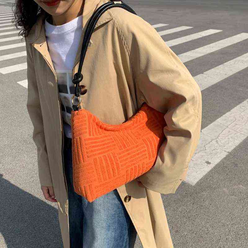 2022 Fashion Shoulder Bag Soft Fashion Plush Underarm Bag for Women Female Party Clutch Designer Luxury Handbags Y220812, White
2022 Fashion Shoulder Bag Soft Fashion Plush Underarm Bag for Women Female Party Clutch Designer Luxury Handbags Y220812, White