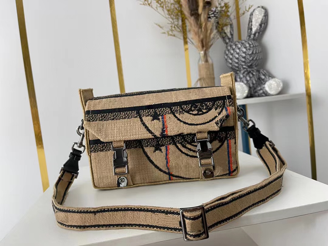 Women's bag Camp large capacity single shoulder bag Messenger bag Leopard print tiger embroidery canvas cross-body 2022 Quality, Orange
Women's bag Camp large capacity single shoulder bag Messenger bag Leopard print tiger embroidery canvas cross-body 2022 Quality, Orange