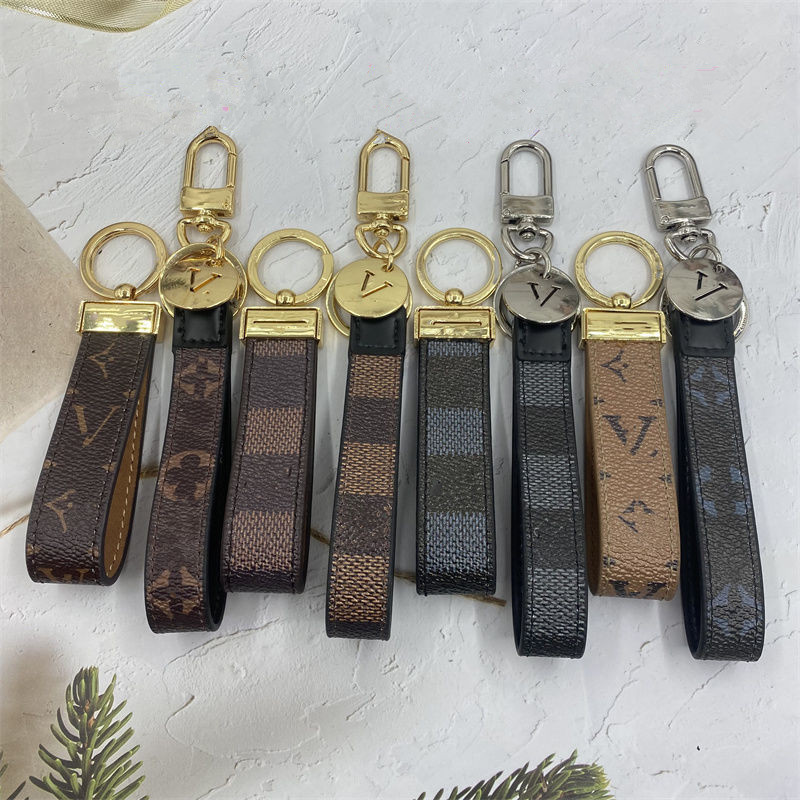 Classic Key Buckle Car Keychain Handmade Leather Keychains Men Women Bag Pendant Accessories 8 Color
Classic Key Buckle Car Keychain Handmade Leather Keychains Men Women Bag Pendant Accessories 8 Color