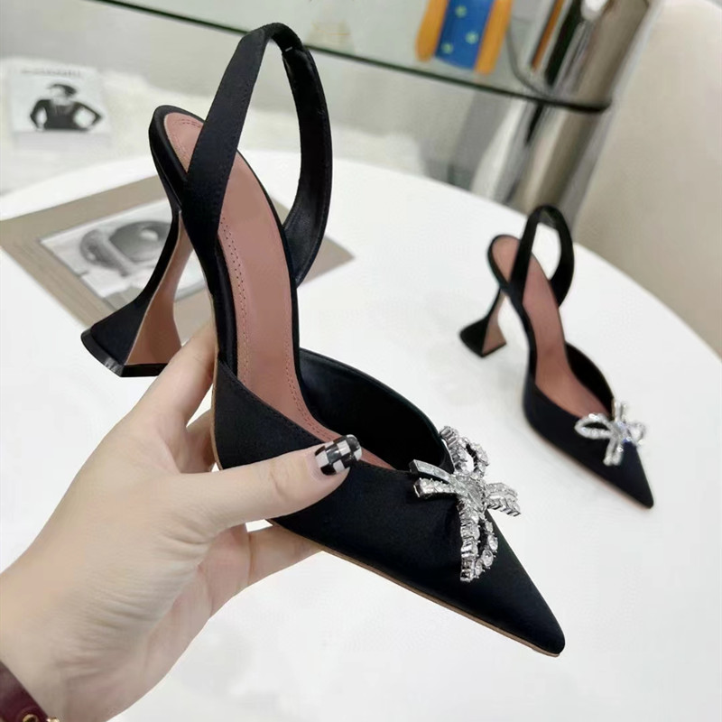 Amina muaddi Begum Crystal-Embellished buckle stain Pumps shoes spool Heels sandals women's Luxury Designers Dress shoe Evening Slingback sandal 9.5cm 35-42size, Customizebox
Amina muaddi Begum Crystal-Embellished buckle stain Pumps shoes spool Heels sandals women's Luxury Designers Dress shoe Evening Slingback sandal 9.5cm 35-42size, Customizebox