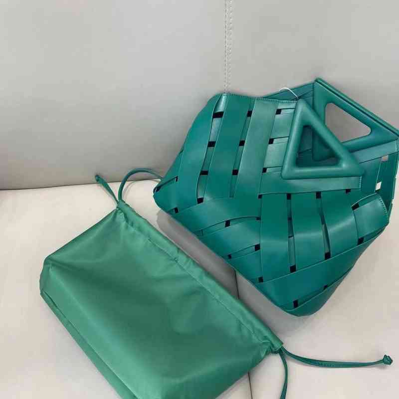 Venetas 2022 Bottegav Autumn Leather Woven Cloud Bag Inverted Triangle Holding One Shoulder Messenger Fashionable Women's, White
Venetas 2022 Bottegav Autumn Leather Woven Cloud Bag Inverted Triangle Holding One Shoulder Messenger Fashionable Women's, White