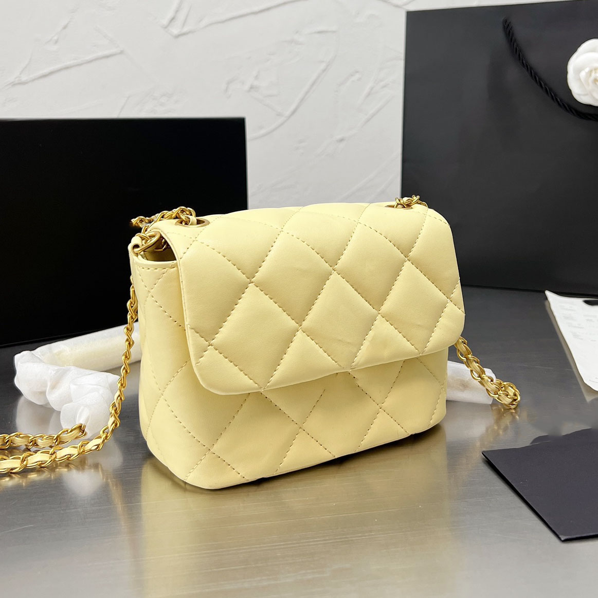 Chain Crossbody Bags Candy Color 2022 Lambskin Classic Quilted Check Hardware Metal Flap Shoulder Bag Luxury Designer Fairy Spring Summer Satchel Bag Handbag 17CM, Black
Chain Crossbody Bags Candy Color 2022 Lambskin Classic Quilted Check Hardware Metal Flap Shoulder Bag Luxury Designer Fairy Spring Summer Satchel Bag Handbag 17CM, Black