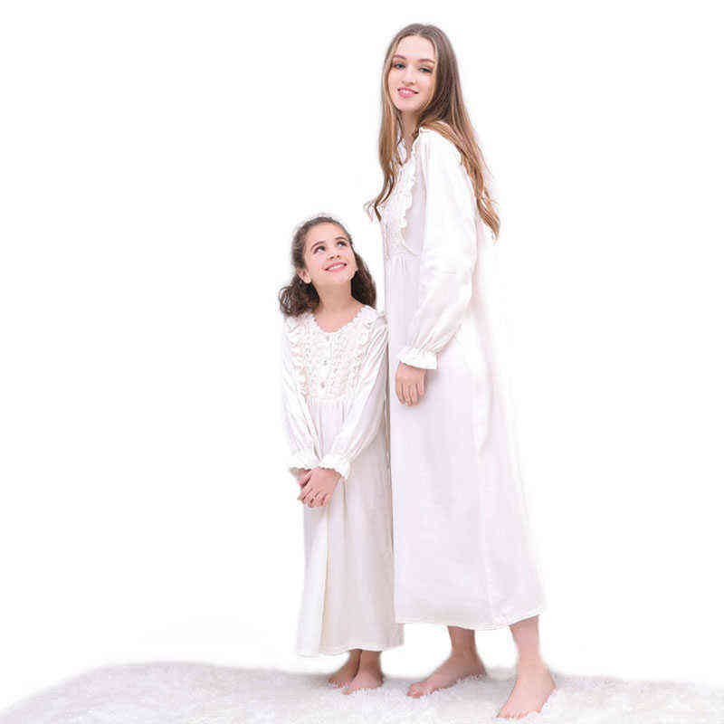 Mother And Daughter Nightgown Autumn Winter Sleepwear For Girls Nightdress Cotton Long Sleeve Matching Christmas Pajamas AA220326