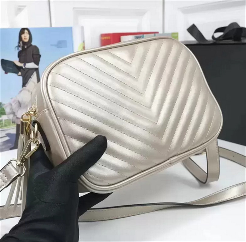 2022Famous Brand Designer Messenger Handbag Tote Leather Vintage Pattern Crossbody Handbag Purse New Shoulder Bag Clutch Tote H0096
2022Famous Brand Designer Messenger Handbag Tote Leather Vintage Pattern Crossbody Handbag Purse New Shoulder Bag Clutch Tote H0096