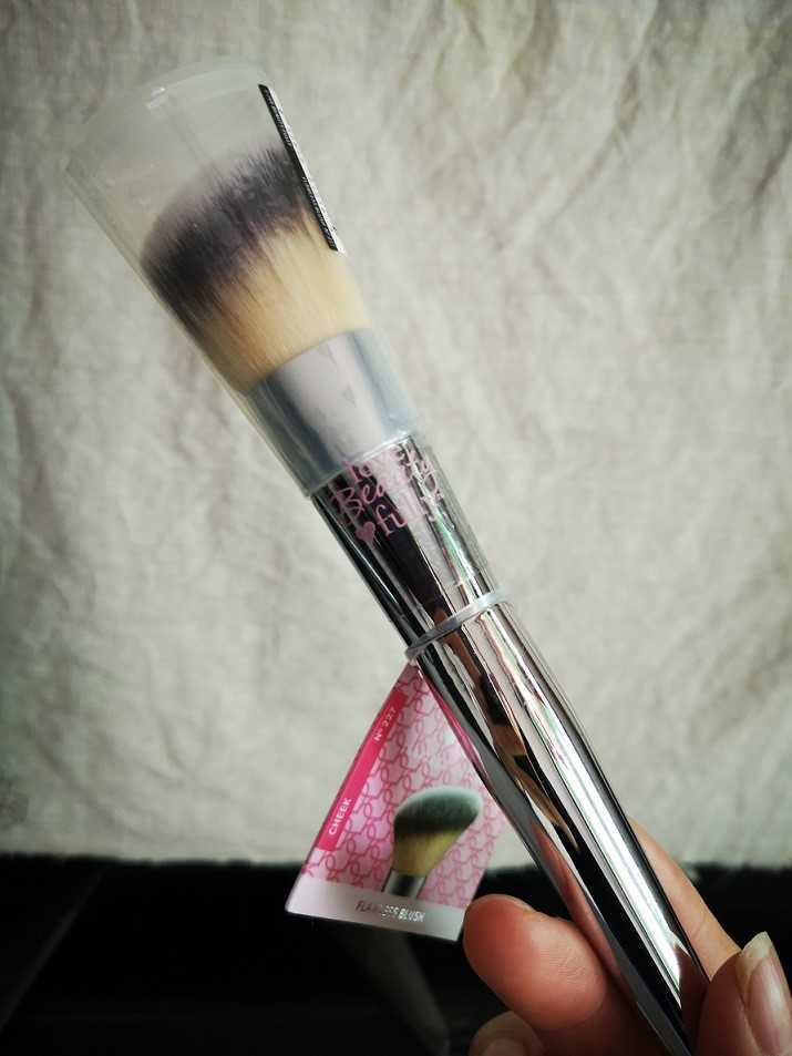 Flawless Blush Brush 227 Love Beauty Fully Angled Cheek Blusher Buffing Single Makeup Brush Sealed Packing with Tag Contour Sculpting Powder