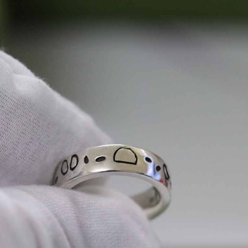 Titanium steel imitation platinum 925 sterling silver skull ring men's and women's couple luxury designer does not fade jewelry
Titanium steel imitation platinum 925 sterling silver skull ring men's and women's couple luxury designer does not fade jewelry