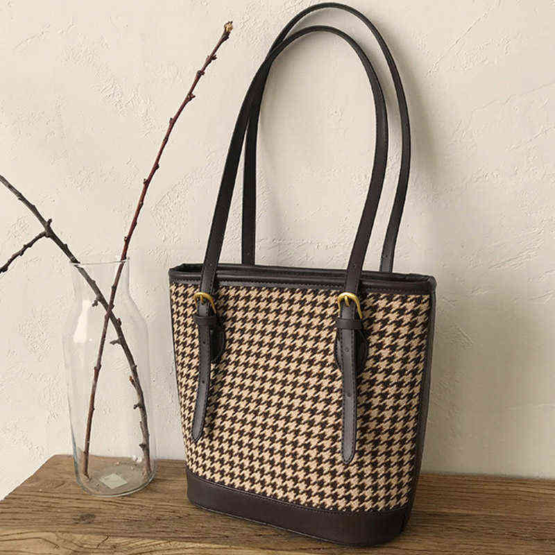 Houndstooth Retro Single Shoulder Bag Autumn Winter New Temperament Female Handbags Classic Trend Branded Women Handbag 220616, Handbags black
Houndstooth Retro Single Shoulder Bag Autumn Winter New Temperament Female Handbags Classic Trend Branded Women Handbag 220616, Handbags black