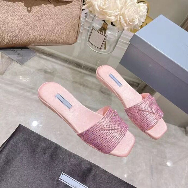 Designer leather women's slippers summer flat bottom anti slip fashion Beach Women's big head rainbow diamond belt box, Fuchsia
Designer leather women's slippers summer flat bottom anti slip fashion Beach Women's big head rainbow diamond belt box, Fuchsia