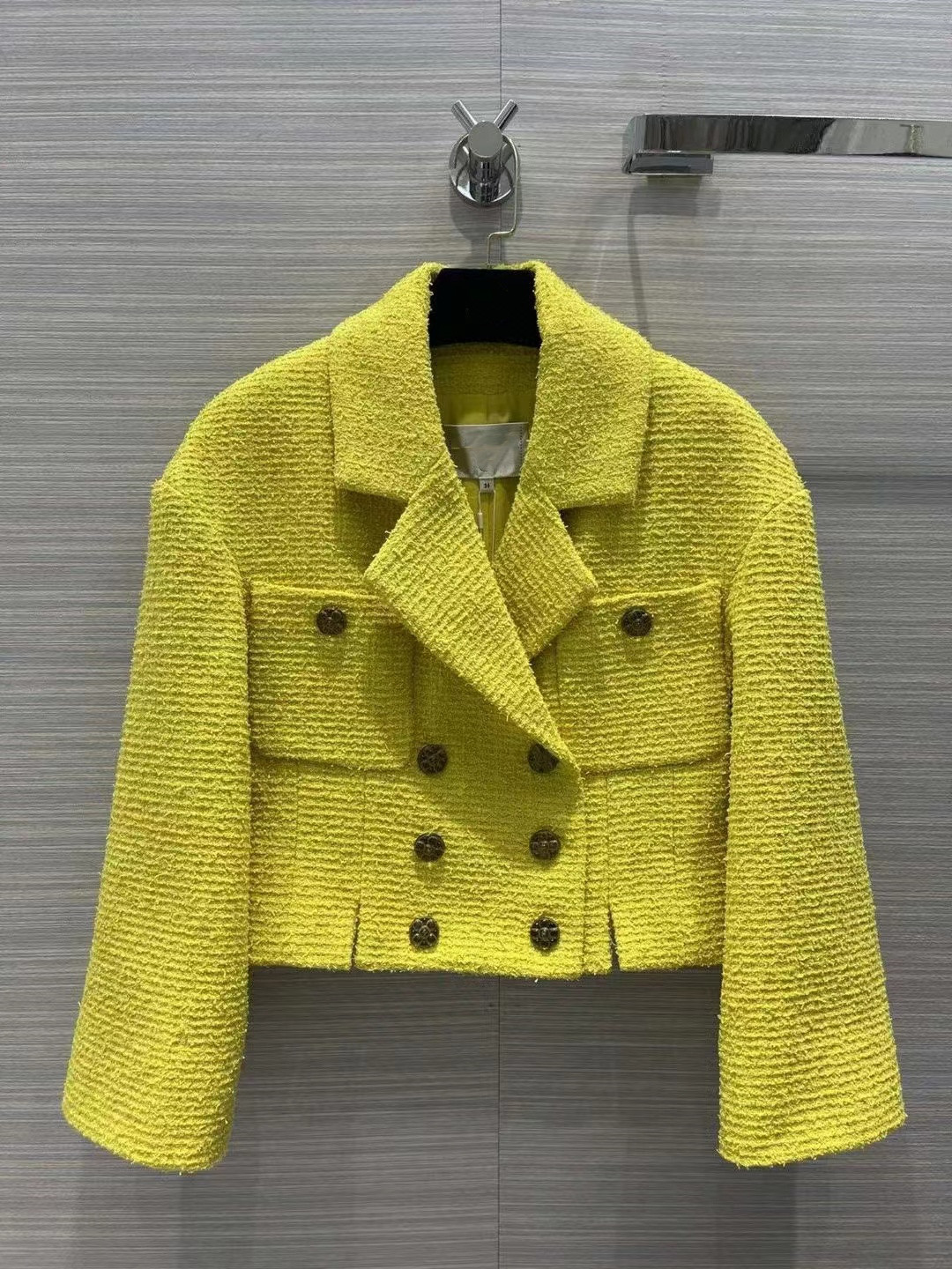 Milan Runway Jackets 2022 Spring Autumn Lapel Neck Panelled Women' Designer Coats Brand Same Style Outerwear 0501-1, Yellow
Milan Runway Jackets 2022 Spring Autumn Lapel Neck Panelled Women' Designer Coats Brand Same Style Outerwear 0501-1, Yellow
