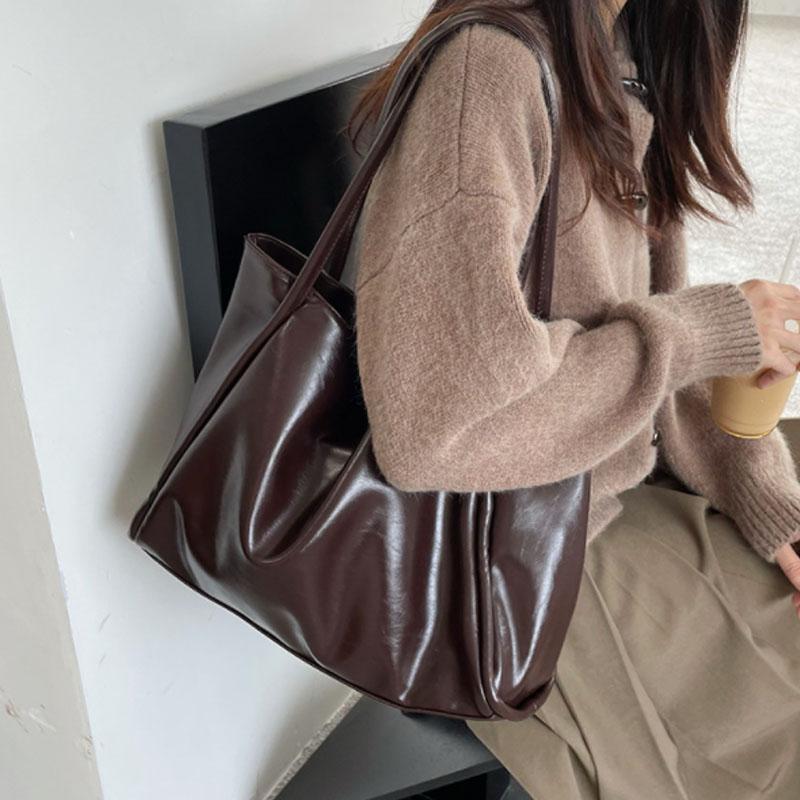 Evening Bags Simple Shoulder Women Handbag 2022 Portable Large Bag Tote Design Capacity Leisure Armpit BagEvening, White
Evening Bags Simple Shoulder Women Handbag 2022 Portable Large Bag Tote Design Capacity Leisure Armpit BagEvening, White