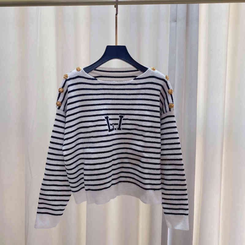 Luxury Designer Womens Sweaters CE Letter Logo Print Shoulder Buttons Embellished Long-sleeved Sweater Tops Fashion Designer Women Clothing Apparel
Luxury Designer Womens Sweaters CE Letter Logo Print Shoulder Buttons Embellished Long-sleeved Sweater Tops Fashion Designer Women Clothing Apparel