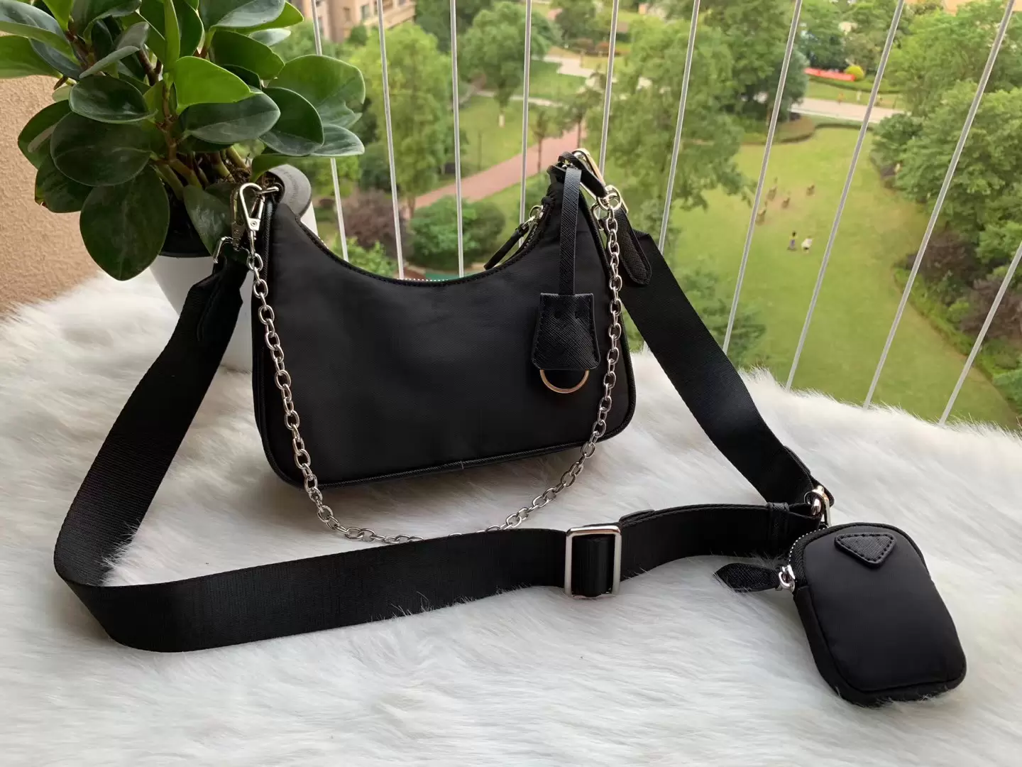 Luxury designer handbag fashion black nylon messenger bag classic Chain suit ladies underarm shoulder wallet Waterproof and delicate
Luxury designer handbag fashion black nylon messenger bag classic Chain suit ladies underarm shoulder wallet Waterproof and delicate
