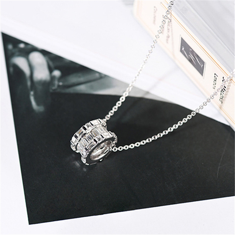 Ins Circle Pendant Sweet Cut Top Sell Luxury Jewelry 925 Sterling Silver Princess Cut White Topaz CZ Diamond Gemstones Party Women Wedding Clavicle Ne