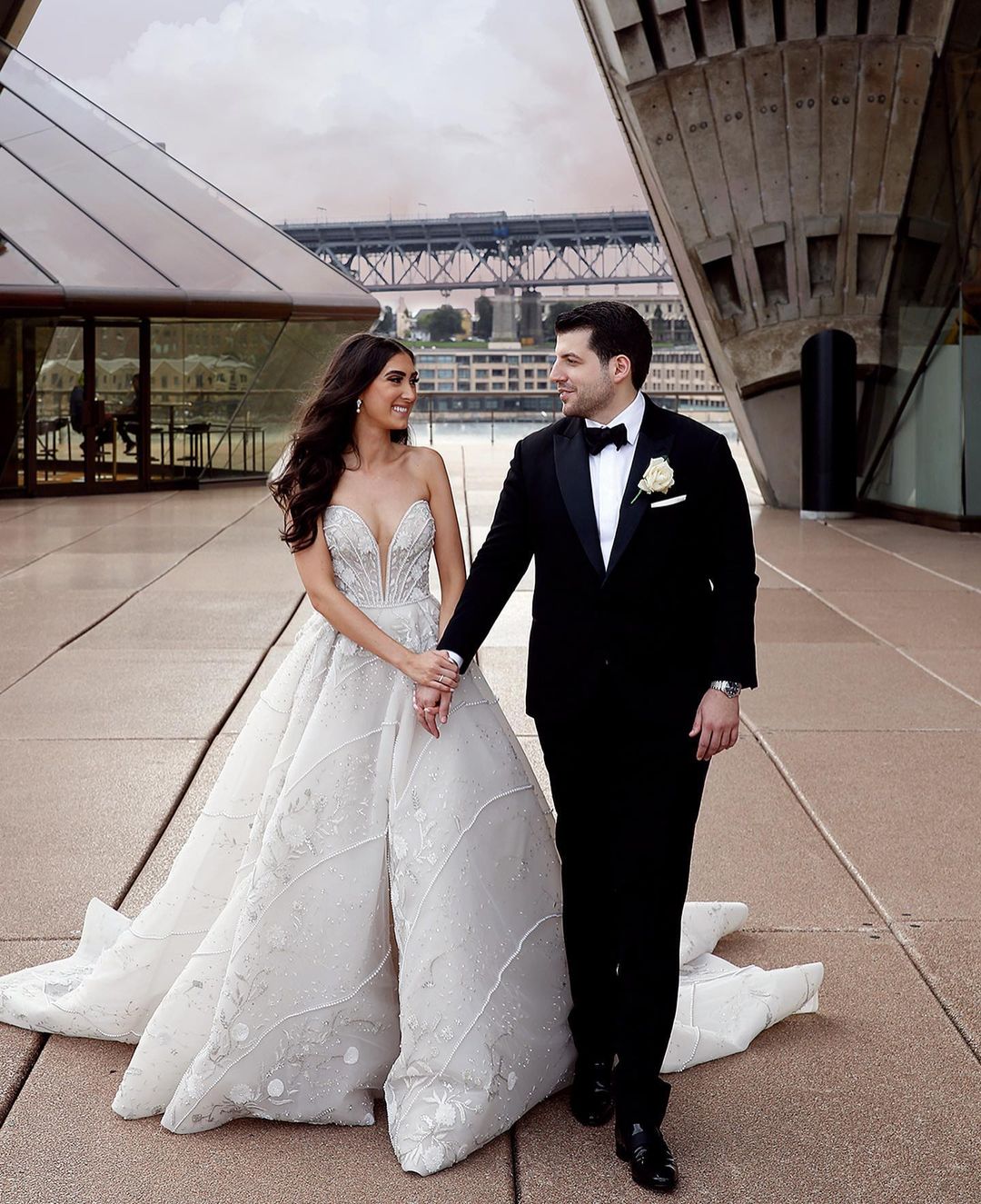 Gorgeous A Line Wedding Dress Sexy Sweetheart Neck Vestido De Noiva Princesa Pearls Lace Flowers Bridal Gowns