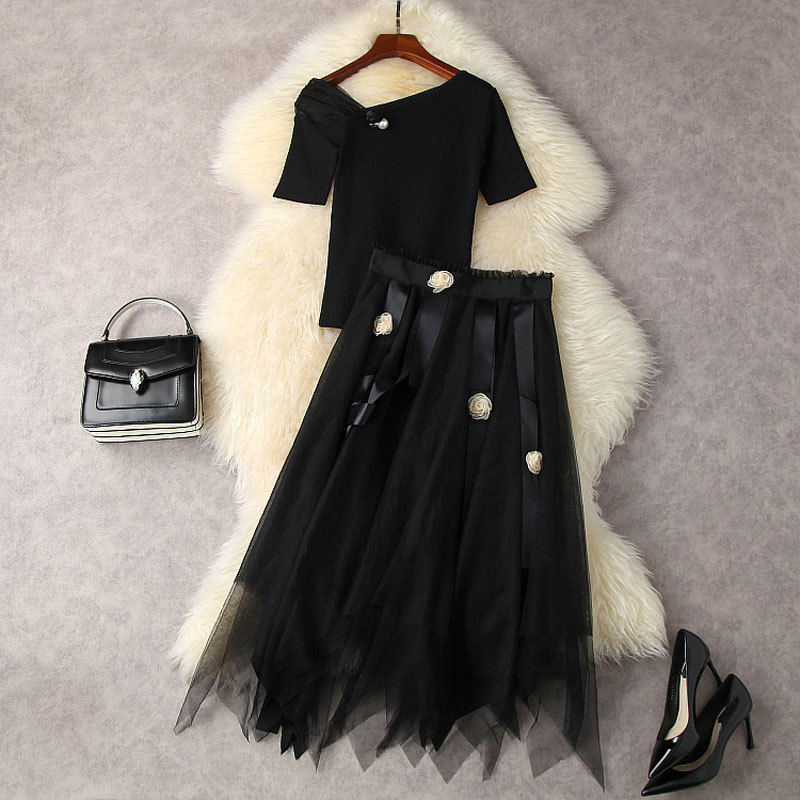 2022 Spring Summer Short Sleeve Diagonal Neck Black Solid Color Knitted Top + Tulle 3D Flowers Ribbon Long Skirt Two Piece Suits 2 Pieces Set 22M253033
2022 Spring Summer Short Sleeve Diagonal Neck Black Solid Color Knitted Top + Tulle 3D Flowers Ribbon Long Skirt Two Piece Suits 2 Pieces Set 22M253033