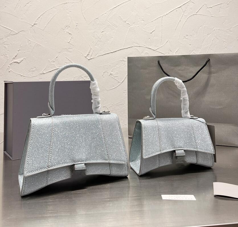 Designer Bags Women's Elegance Shoulder Bag High Quality Cow Leather Solid Color Simple Women Luxury Metal Letter Cross Body Handbag Hourglass Package, Light blue (small 19*13cm) 
Designer Bags Women's Elegance Shoulder Bag High Quality Cow Leather Solid Color Simple Women Luxury Metal Letter Cross Body Handbag Hourglass Package, Light blue (small 19*13cm)