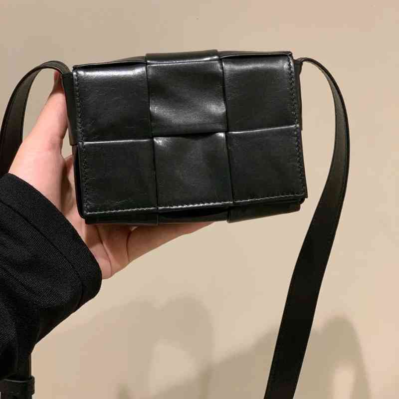 Bottegas Venetas casette woven wax leather women bag mini three grid card mouth Single Shoulder Messenger men bvs-6, Goat skin lemon yellow
Bottegas Venetas casette woven wax leather women bag mini three grid card mouth Single Shoulder Messenger men bvs-6, Goat skin lemon yellow