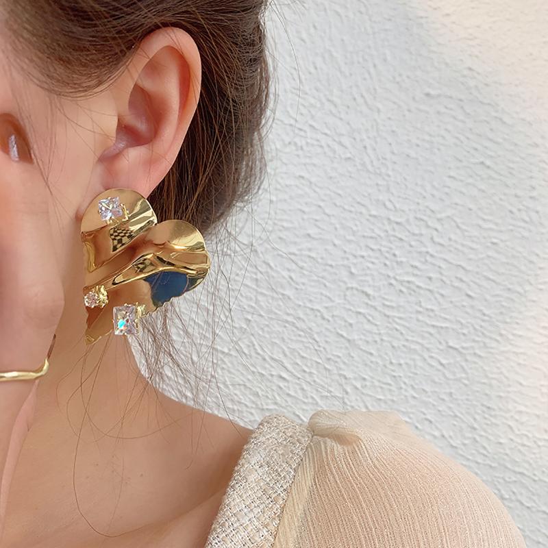 Dangle & Chandelier Fashion Glossy Heart Shape Stud Earrings Elegant Imitation Gold Silver Color Crystal Simple Earring For Women Girl
Dangle & Chandelier Fashion Glossy Heart Shape Stud Earrings Elegant Imitation Gold Silver Color Crystal Simple Earring For Women Girl