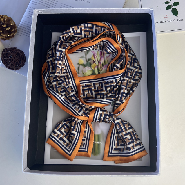 22ss Lots Designer Letters Print Floral Silk Scarf Headband for Women Fashion Long Handle Bag Scarves Paris Shoulder Tote Luggage Ribbon Head Wraps
22ss Lots Designer Letters Print Floral Silk Scarf Headband for Women Fashion Long Handle Bag Scarves Paris Shoulder Tote Luggage Ribbon Head Wraps