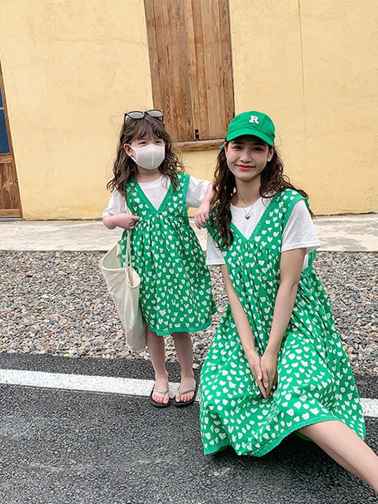 Parentchild Dress Mother and Daughter Summer Dress Girls Korean Style Dress Trendy Shortsleeved Suspender Skirt Twopiece Set 220614, Green
Parentchild Dress Mother and Daughter Summer Dress Girls Korean Style Dress Trendy Shortsleeved Suspender Skirt Twopiece Set 220614, Green
