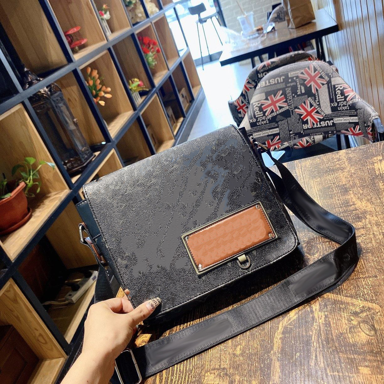 women's designers Luxury Famous shoulder bag totes purse handbag message bags cluth top quality classic Crossbody PU men's backpack 26CM DAMIER BLACK OLD Flower
women's designers Luxury Famous shoulder bag totes purse handbag message bags cluth top quality classic Crossbody PU men's backpack 26CM DAMIER BLACK OLD Flower