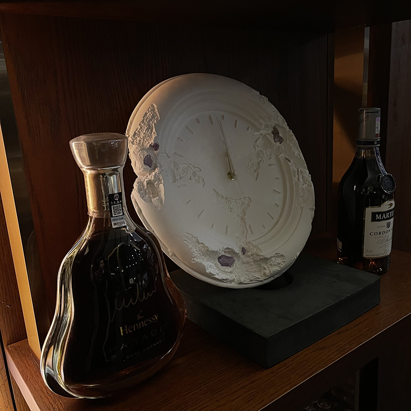 Home Furnishings Artistic Decorative Objects Future Relic Eroded Clock Figurines Hypebeast Plaster Wall Clock Corroded By Crystal Handicraft Supplier