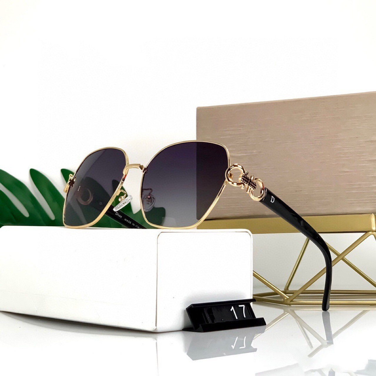 Fashion Designer Sunglasses Classic Eyeglasses Goggle Outdoor Beach Sun Glasses For Man Woman Optional Triangular signature Original Box 62