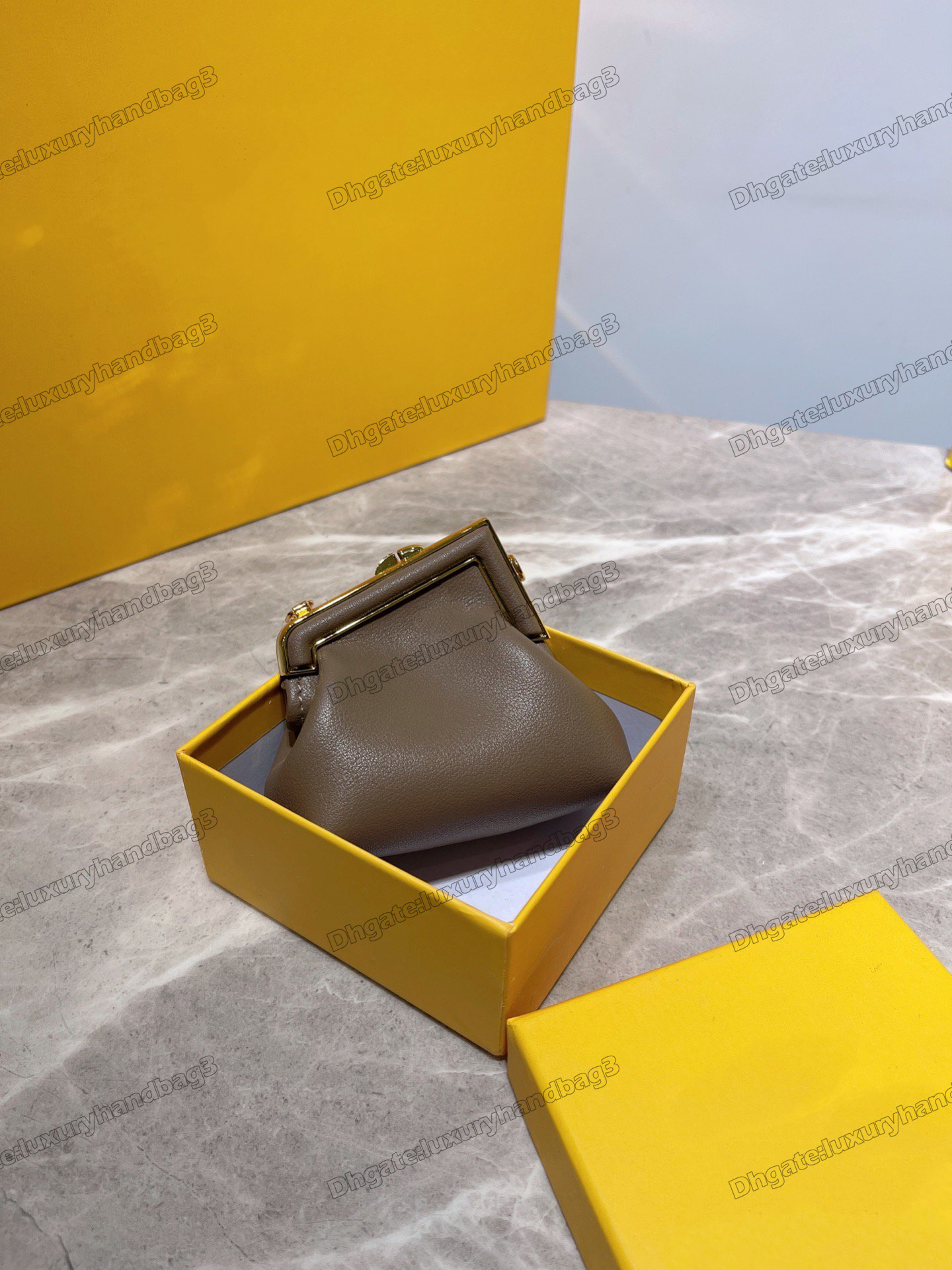 Mini First Medium Leather Clutch Bag Classic Designer Handbag Women Luxurys Fur Shoulder Bags Purse Crossbody
Mini First Medium Leather Clutch Bag Classic Designer Handbag Women Luxurys Fur Shoulder Bags Purse Crossbody