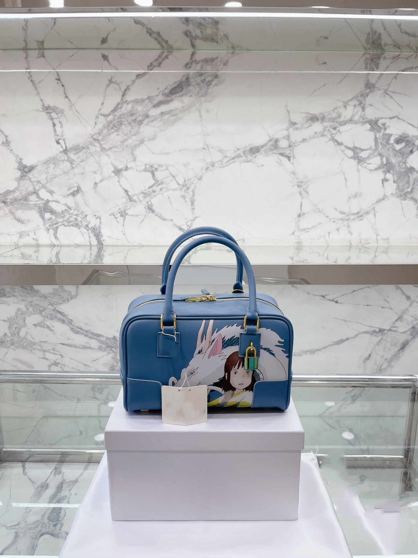 New Spirited Away Loewe Co-branded bag Limited Anime Leather Designer Bags Women Shoulder Rectangular Multicolor Fashion Bags Gift Box
New Spirited Away Loewe Co-branded bag Limited Anime Leather Designer Bags Women Shoulder Rectangular Multicolor Fashion Bags Gift Box
