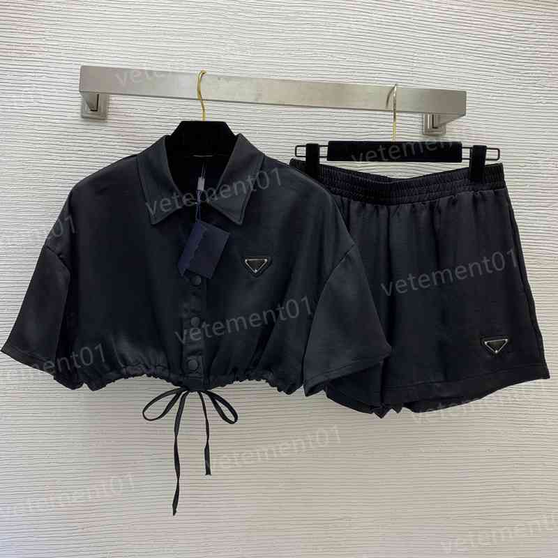 Womens Two Piece Pants Classic Logo Drawstring Tie Cropped Top And Pockets Loose Shorts 2 Piece Sets Luxury Designer Tracksuits
Womens Two Piece Pants Classic Logo Drawstring Tie Cropped Top And Pockets Loose Shorts 2 Piece Sets Luxury Designer Tracksuits