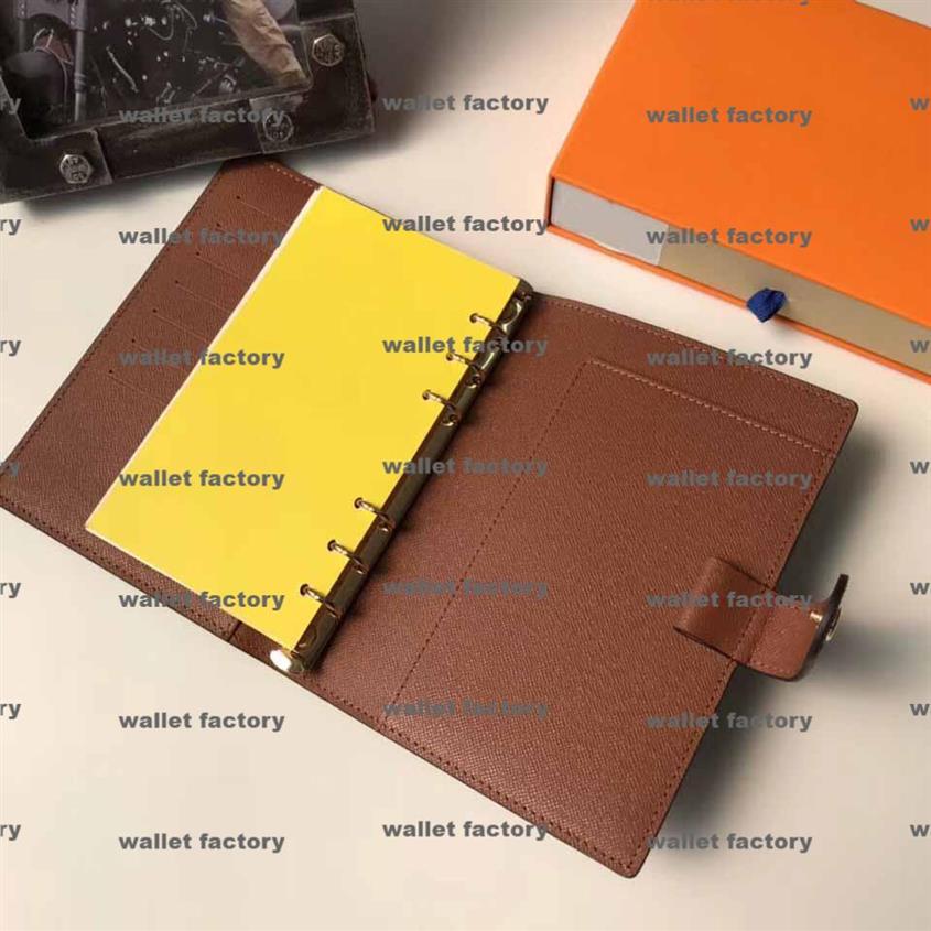 2004 SMALL RING AGENDA COVER Designer coin purse Womens men Notebook Credit with box2140, Shipping add
2004 SMALL RING AGENDA COVER Designer coin purse Womens men Notebook Credit with box2140, Shipping add