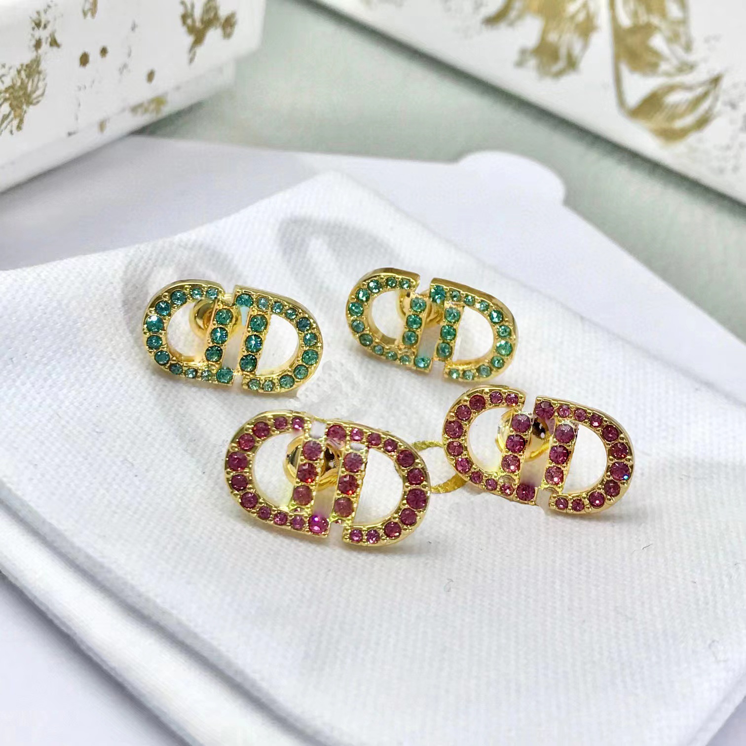 Top Quality Full Diamond Luxury Brand Women Earrings Designer Stud Extravagant Style Earrings Engagement Earring For Lady Gifts Wholesale Jewelry
Top Quality Full Diamond Luxury Brand Women Earrings Designer Stud Extravagant Style Earrings Engagement Earring For Lady Gifts Wholesale Jewelry