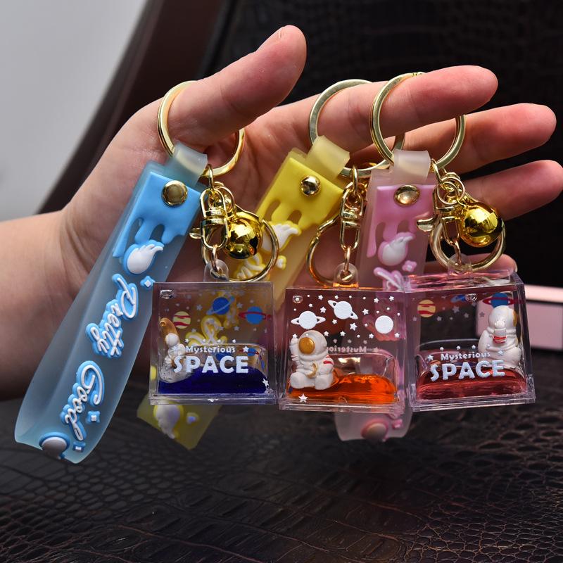 Keychains Creative Acrylic Quicksand Floating Key Chain Women Couple Car Bag Ring Pendant Into Oil Liquid Astronaut Keychain
Keychains Creative Acrylic Quicksand Floating Key Chain Women Couple Car Bag Ring Pendant Into Oil Liquid Astronaut Keychain