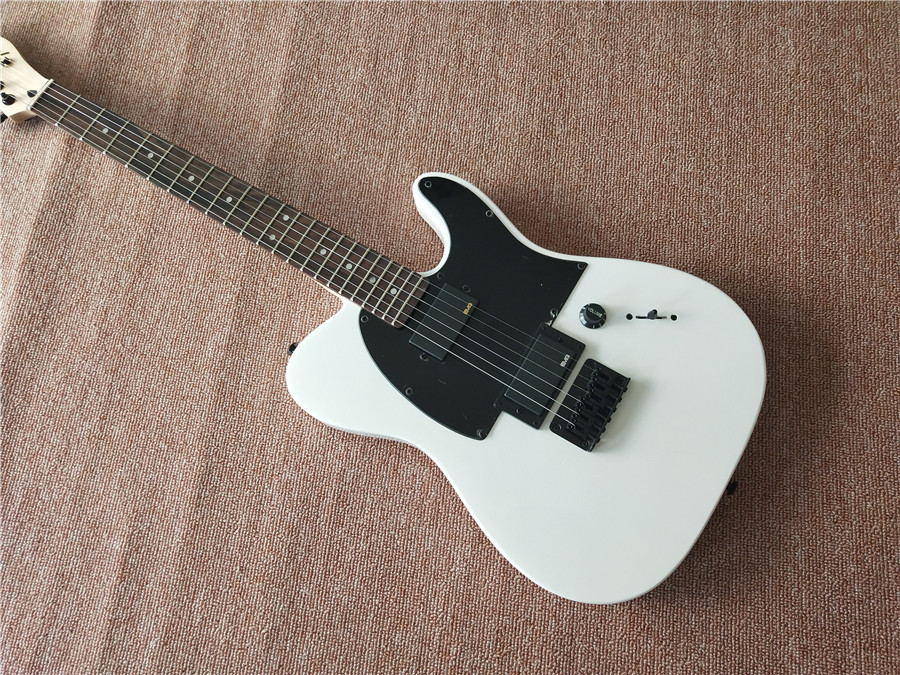 Autographed white six-string electric guitar with rear lock lustrum knob closed pickup
Autographed white six-string electric guitar with rear lock lustrum knob closed pickup