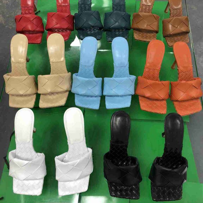 2022 Sexy Ladies Lido Sandals Woven Shoes Leather Mules with Squared Sole Women Slipper Sexy Beach Slides Sandal Two Heels Flat Soft high-heeled slippers
2022 Sexy Ladies Lido Sandals Woven Shoes Leather Mules with Squared Sole Women Slipper Sexy Beach Slides Sandal Two Heels Flat Soft high-heeled slippers