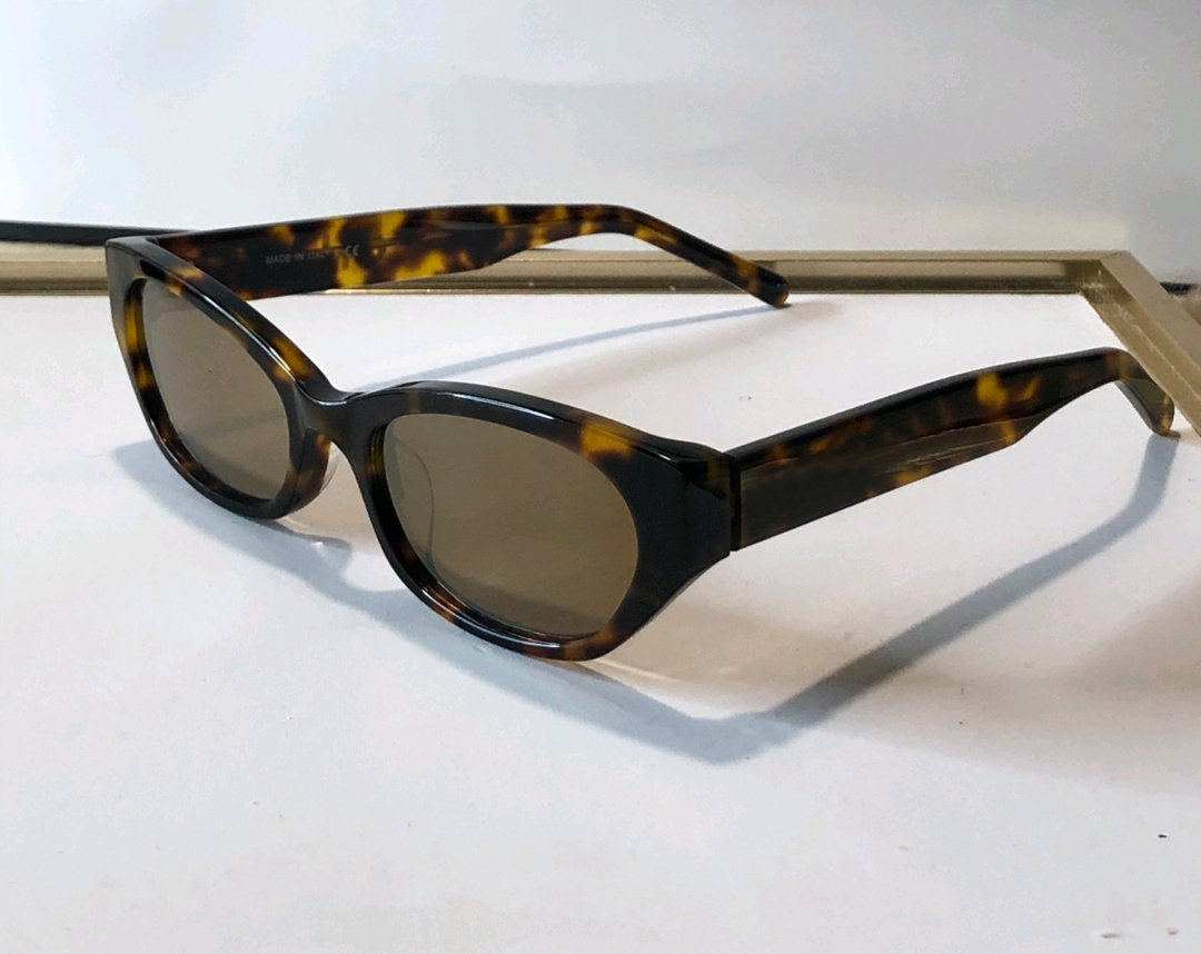Small Cat Eye Sunglasses Havana Golden Mirrored Women Wrap Sunnies Glasses Shades Sonnenbrille Occhiali da sole UV Eyewear with Box
Small Cat Eye Sunglasses Havana Golden Mirrored Women Wrap Sunnies Glasses Shades Sonnenbrille Occhiali da sole UV Eyewear with Box