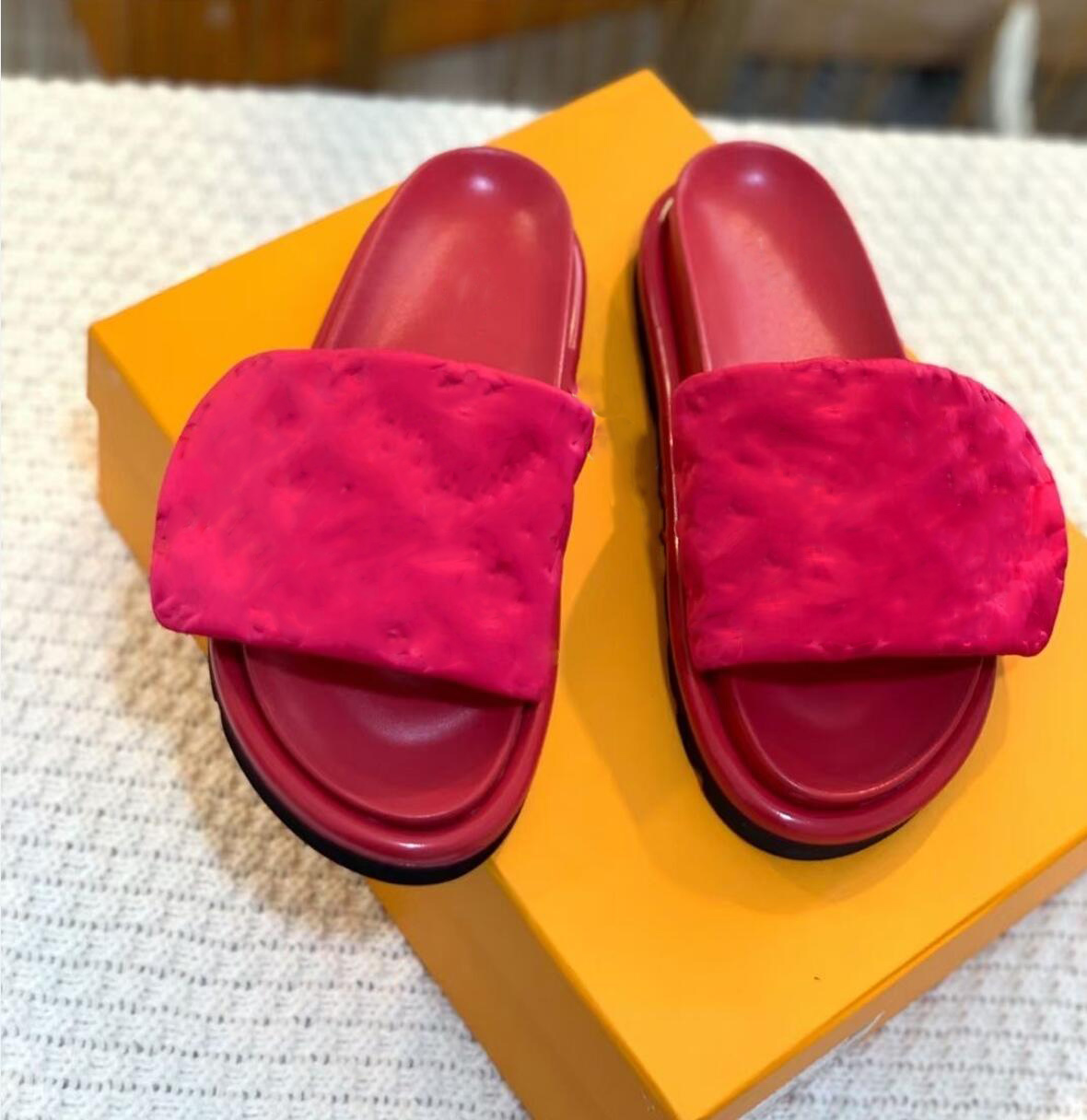 Men and women Pool Pillow Comfort Slipper Lady Nylon Strap Mule Designer Mens Leather Sunset Flat Rubber Outsole Slide Sandal, 3#
Men and women Pool Pillow Comfort Slipper Lady Nylon Strap Mule Designer Mens Leather Sunset Flat Rubber Outsole Slide Sandal, 3#